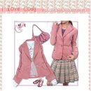 핑크빛 자켓과 버버리 체크무늬 치마의 귀여워보이는 코디 이미지
