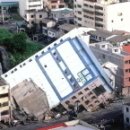 1999년 9월 21일 타이완에 진도 7.6 강진 발생, 2,400여 명 사망 이미지