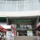 맥도날드 앞 버스정류장 이미지