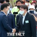 이선화의원 | 국민의힘 당사에서 열린 전당대회에서 당 대표 선출 후 당기를 흔들고 있는 이 신임 대표. /이선화 기자