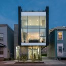 옥상 텃밭이 있는 집 Susan Fitzgerald's live-work space in Halifax features a rooftop vegetable garden 이미지