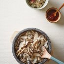 풍미 하나로 밥상 장악 버섯돌솔밥 이미지