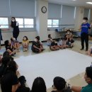 얘들아 도서관에서 놀자 이미지