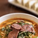 명동손국수 | 명동 점심 | '곰국시집' 직접 빚은 손만두와 생면 전골 국수의 조화 솔직후기