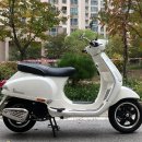 베스파 sxl 125 화이트 이미지