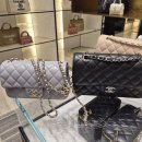 클래식은 처음이라 | 샤넬 클래식 스몰 - 블랙 캐비어 은장 후기 착샷