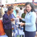 캄보디아 여당의 상설 선거운동본부 "적십자사" 이미지