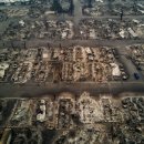 California Fires Burn Out of Control; 17 Are Dead 이미지
