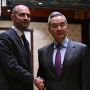 중국 왕이 “중국-EU 대결 확대 막아야…프랑스, 영향력 발휘하길” 이미지