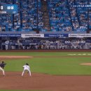 최원호 : 변화구만 생각할 수가 없는 상황에서 떨어지는 커브에 배트가 못 참아내는거죠 gif 이미지