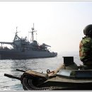 워니아빵이 타고 근무중인 우리해군의 수상 구조함ATS 평택함과 해병대 상륙돌격장갑차(KAAV7A1) 이미지