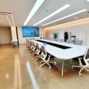 중원메디칼 | [시공후기] 패션의 가치를 공간으로 증명하다: 의류...대회의실 하이브리드 인테리어 (중원TH인테리어)
