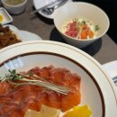 육회랑 연어랑 이미지