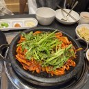 수내인테리어 | 분당 수내역 맛집 오징어식당 휘정 수내점 솔직후기🦑 오징어볶음 편육 720시간 숙성 비법양념 메뉴 가격...