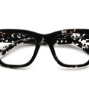 유아이 안경 이미지