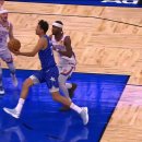 NBA에서 신발로 상대 슛을 막는 보기 드문 장면 이미지