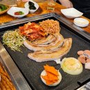 통통돌판생삼겹살