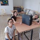 Pelita- Year 8 students assembling a desktop PC. 이미지