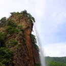 인공폭포 앞 이미지