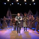 연극 <예외와 관습> 이미지