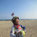 강문석 포토에세이 - 해변 상공의 태극깃발 이미지