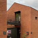 숲속빨간벽돌집 이미지