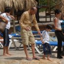 이비자 섬으로 휴가간 지단가족 (날마다 쑥쑥 크는 엔조ㅎㄷㄷㄷㄷ) 이미지