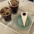 빈티지하이 | [익선동 카페] 유럽 빈티지 감성 가득한 디저트 맛집, '카페하이웨스트 익선점' 내돈내산 후기 🍰☕️