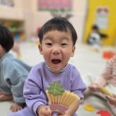 11월 21일 금요일 - 미니 빗자루로 낙엽을 쓸어요 / 찰흙에 솔방울, 나뭇잎을 찍어보아요 이미지