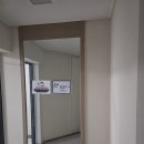 오션발렌 | 부산인테리어필름 동구 범일오션브릿지 아파트 현관입구 전실 주방 아트월 및 가구 전체 시트지 작업후기