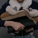 크리스틴 어그 부츠 슬리퍼 밴딩 퍼 샌들 겨울 데일리룩 코디