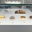 더 화이트(The White) 이미지