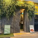 Space-hand | 홍대 카페 더블유오앤 소금빵 맛집, 데이트 인생샷 두쫀쿠까지!