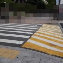 횡단보도 부근 이미지