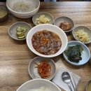 야매 식당 앞 보도 | 목포 여행 장터식당 꽃게살 비빔밥 줄서는 맛집 주말 웨이팅 후기