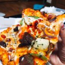 도미노피자 겨울 신제품 블랙앵거스 스테이크 피자 맛있어요!!