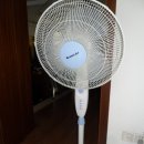 테마위인전 / 노트 2 핸드폰 / 선풍기 / 한일 전기난로 / 음수기 / 골프공 / 샴푸,린스, 칫솔, 치약 / 슝마오 담배 / 더원 0.1mg 팝니다. 이미지