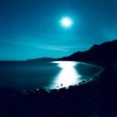 바다 그리고 달 이미지