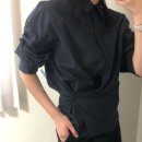 영준칼라매치 | 르메르 lemaire 스트레이트 칼라 트위스트 셔츠- 다크네이비 Straight Collar Twisted Shirt - Dark...