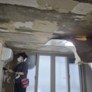 홍익아파트 | 김해 홍익아파트 17평 누수 도배 시공 후기｜곰팡이 제거·몰딩 교체까지 긴급 복구 현장