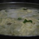 돼지 칼국수 이미지