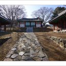 조헌사당 앞