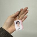 뒤늦게 받은 배우님 사원증 이미지