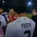 일본이랑 악수 안하고 주먹질하는 북한 축구선수들.gif 이미지