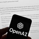 OpenAI는 2024년 대선이 뜨거워지면서 선거 개입에 대한 두려움을 억제하려고 노력하고 있습니다. 이미지