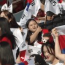 [대한민국 vs 바레인] 계속 한국여자들만 비춰주네.gif 이미지