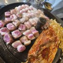 플라워캠핑장 | 의왕 맛집 왕송호수캠핑장 근처 솥뚜껑 삼겹살과 미나리의 찰떡궁합 목구멍 의왕점