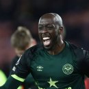 [디 애슬레틱 - 온스테인] 뉴캐슬, 브렌트포드의 요안 위사 영입 추진, 더 이상 휴고 에키티케에 대한 관심 없음 이미지