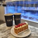 서초역 3번출구 앞 이미지