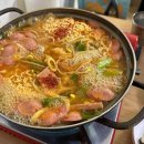 햄맛 쏙 밴 육수에 라면사리 퐁당! 연예인도 즐겨 찾는 서울 부대찌개 맛집 5 이미지